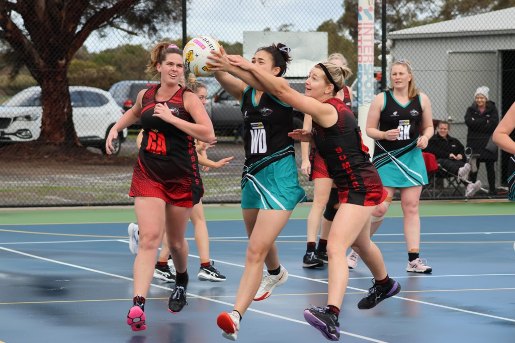 Swifts Isabella Robson battles for the ball against the Bombers. PHOTO: TRISH RALPH