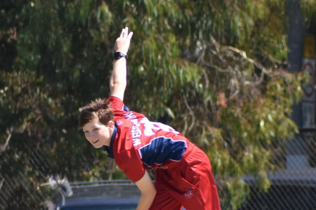 Hugh Weidemann bowls for Melbourne.