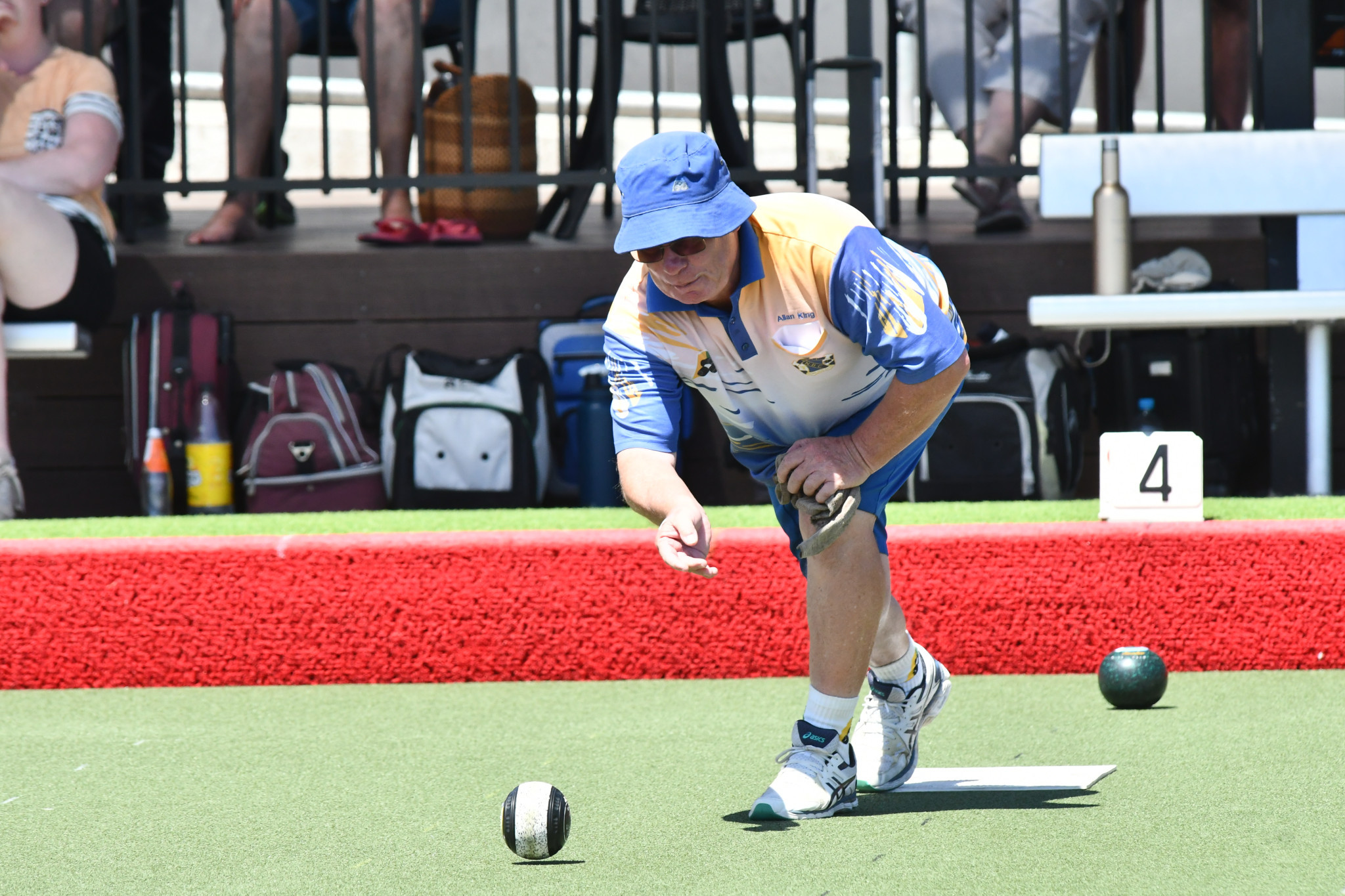 Allan King bowls for Nhill in Division One against Horsham Golf. He skippered his rink to a 30-17 win. PHOTO: CHRIS GRAETZ