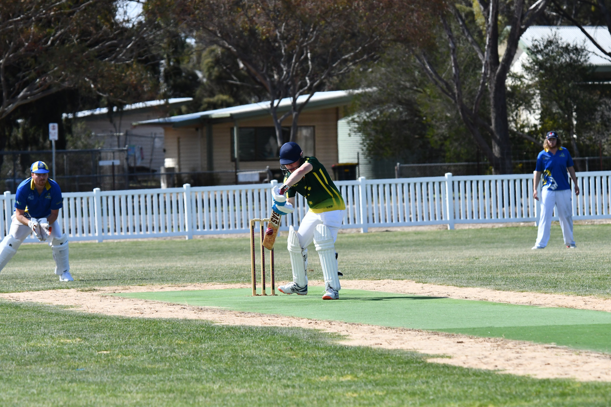 Warriors' Jobe Dickinson watches the ball closely. PHOTO: TONY TOMLINS