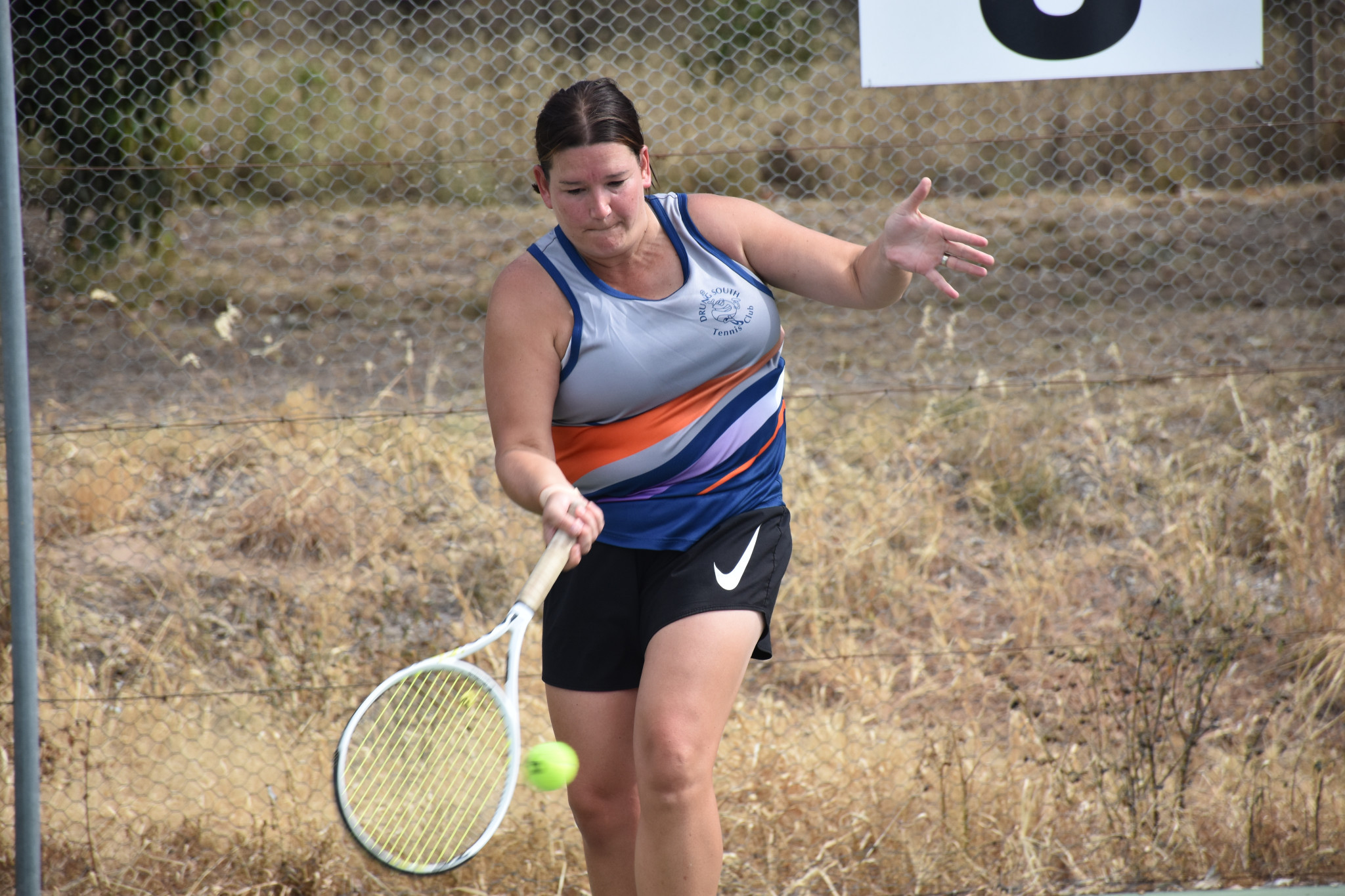 Kate-Lyn Perkin played through injury on Saturday against Central Park. She watches the ball carefully as she returns in her match with Willow Sainsbury. She ended up losing the tight set 8-7.