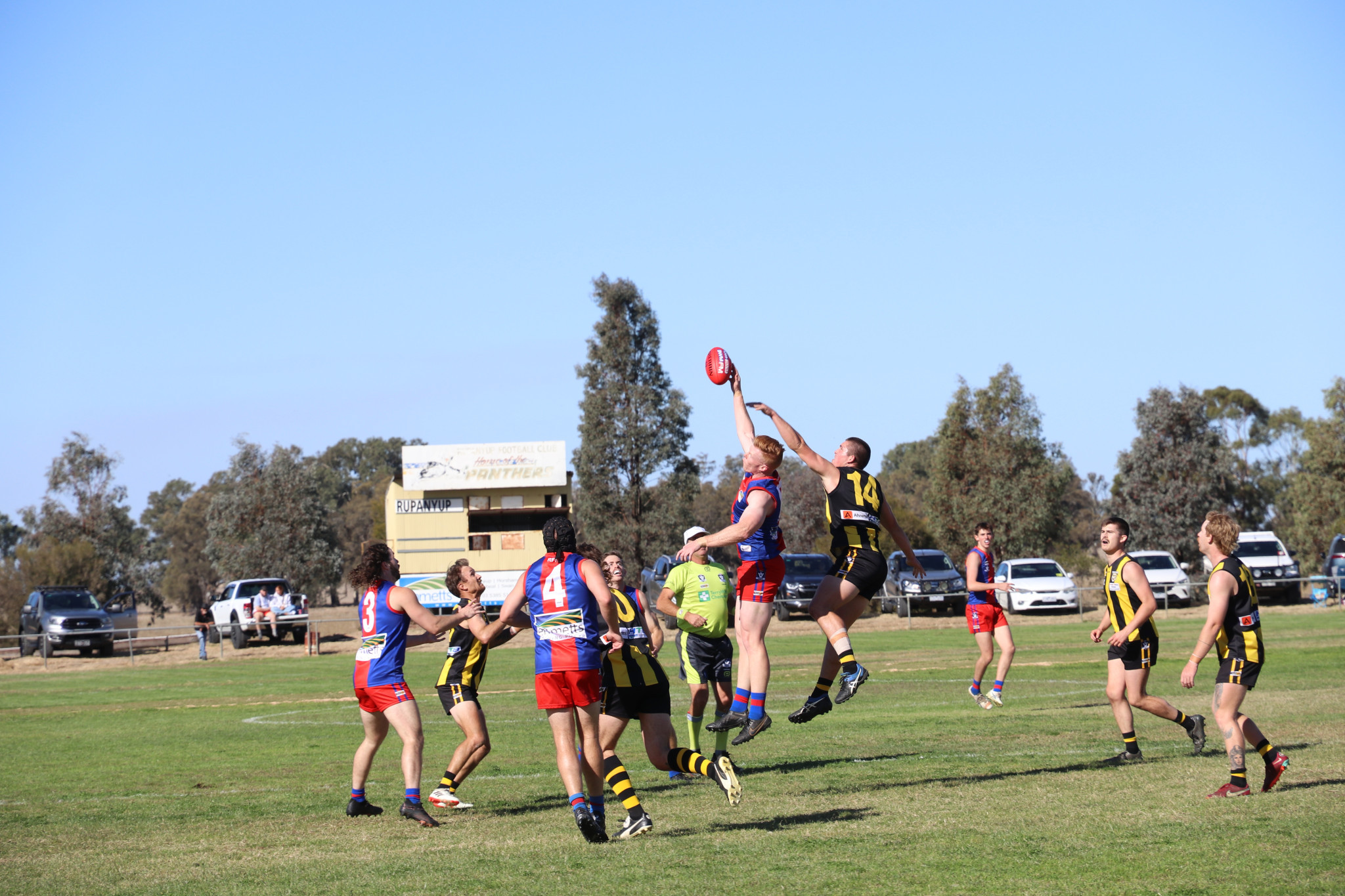 Rupanyup's Mitch Gleeson gets first hands to the ball.