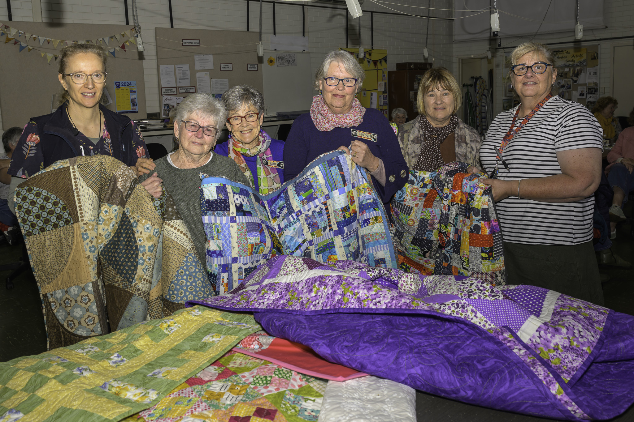 Jodie Membrey( Palliative Care Nurse), Faye Woodhart, Lea Crammond (Quilters President), Isabelle Martin, Christine Gerdtz and Debbie Coyne (Palliative Care Nurse). Photo: ROBIN WEBB