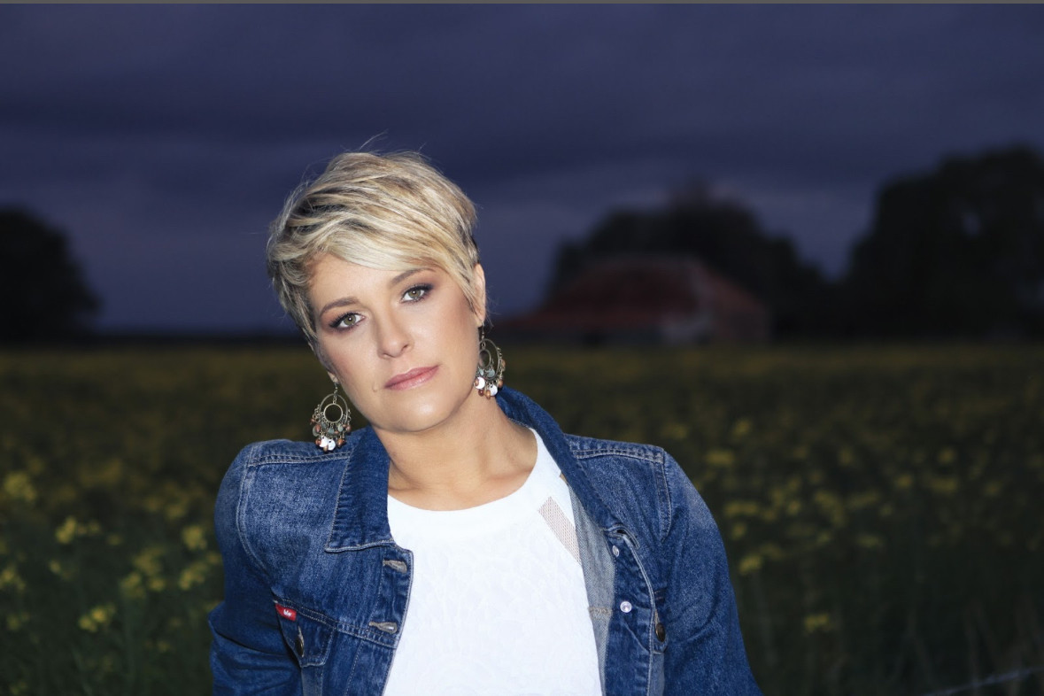 THRILLED to be delivering a concert with a full band five years after withdrawing from about 20 years of regular touring in Australia and overseas, country music singer, Sandra Humphries will be in Horsham on Saturday, November 8.