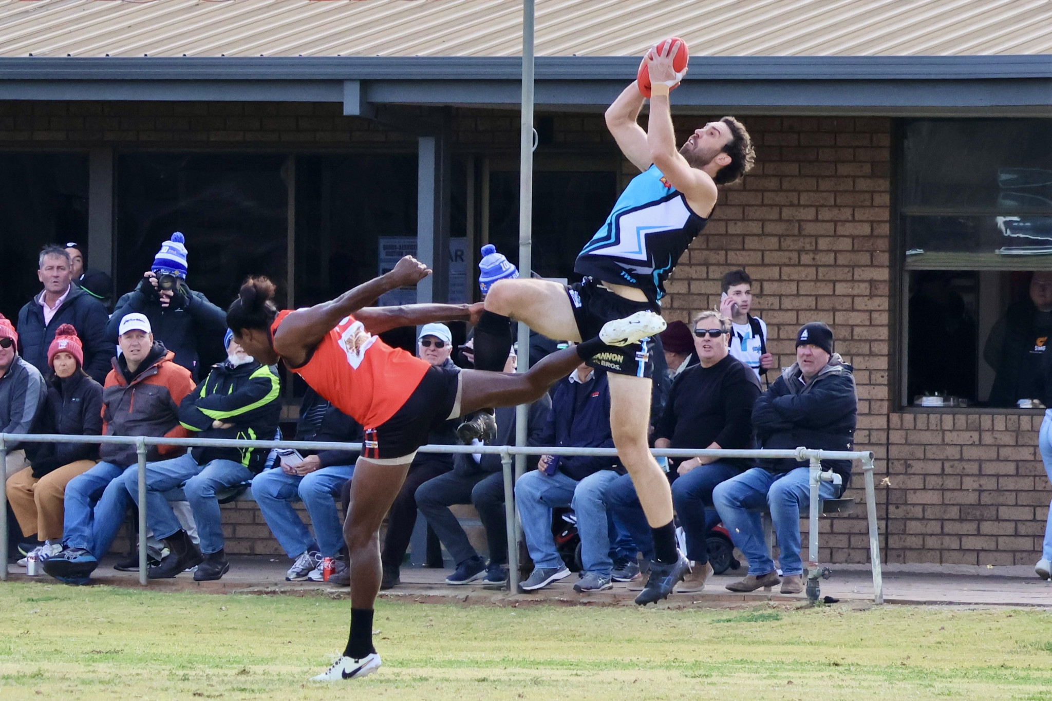 Jake Garvey takes a brilliant mark over Mitch Taylor. PHOTO: LES GRAETZ