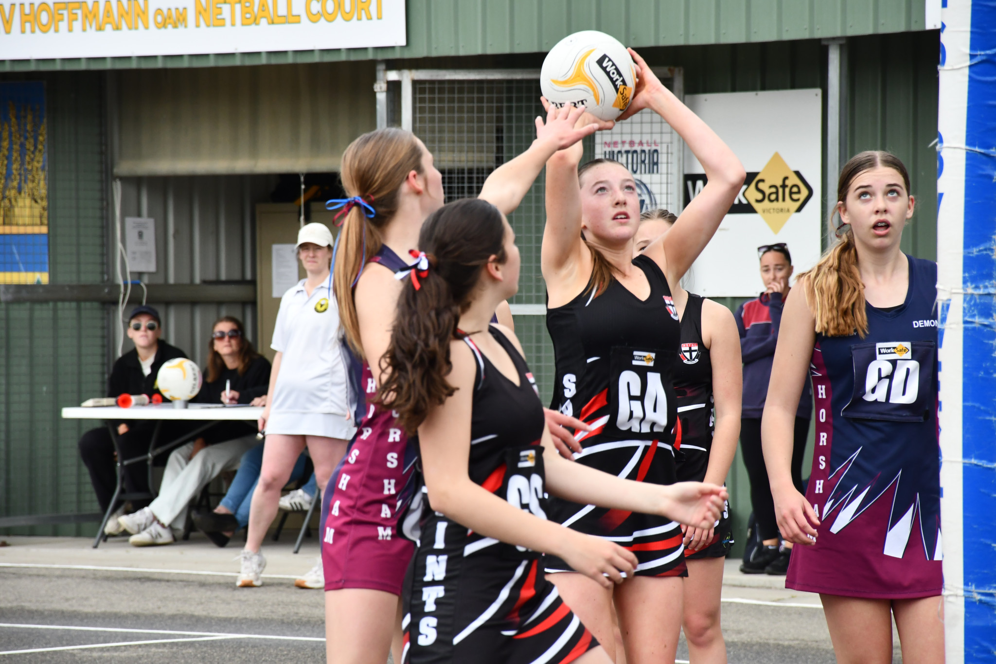 Lena Marshman shooting for the Horsham Saints in the 15-and-under grand final against the Horsham Demons. PHOTO: CHRIS GRAETZ