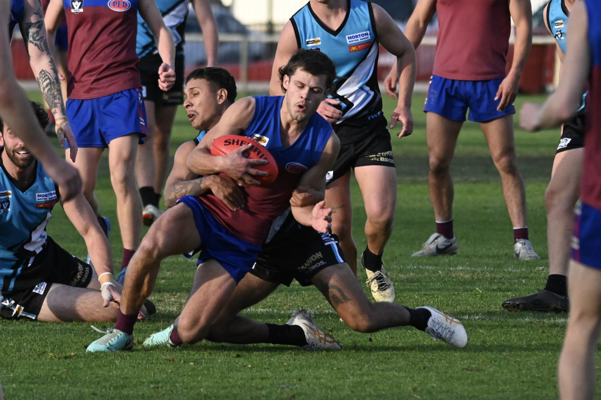 Thunder's Nicholas Yarran lays a strong tackle on Benjamin Janetzki.