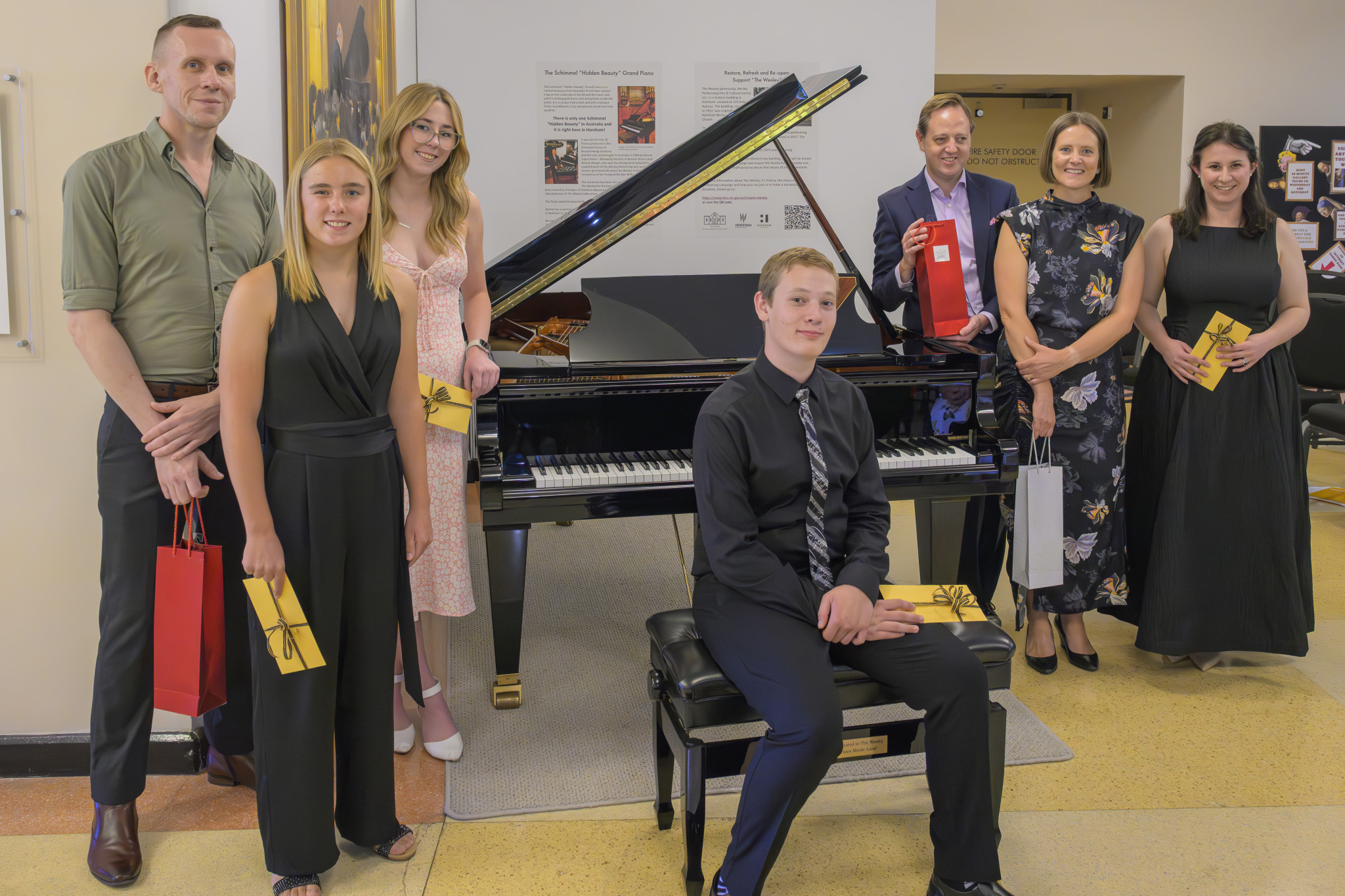 Performers Sean Hallam, Jessica Hair, Harriet Overman, William Meyer, Gavin Fry, Tegan Rudolph, and Elle Teasdale mesmerised the audience with their performances. Photo: ROBIN WEBB