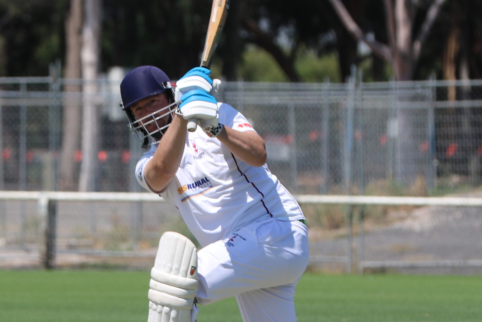 Shane Oakley came back into the squad and scored an important 38 (84).