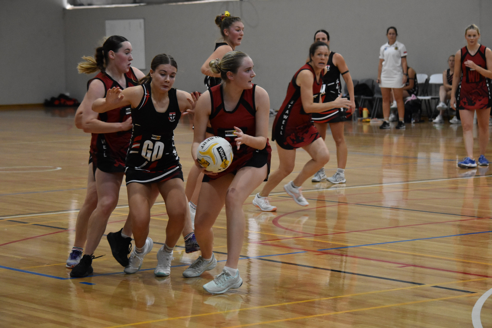 Stawell's Ebony Summers looks to pass the ball.