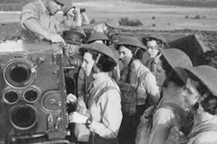 Sgt. Jack Shaw provides maintenance instruction to AWAS members Private Irene Jack, Ida Skinner, Thelma Skinner and Violet Powell. Photo: Courtesy of State Library Victoria