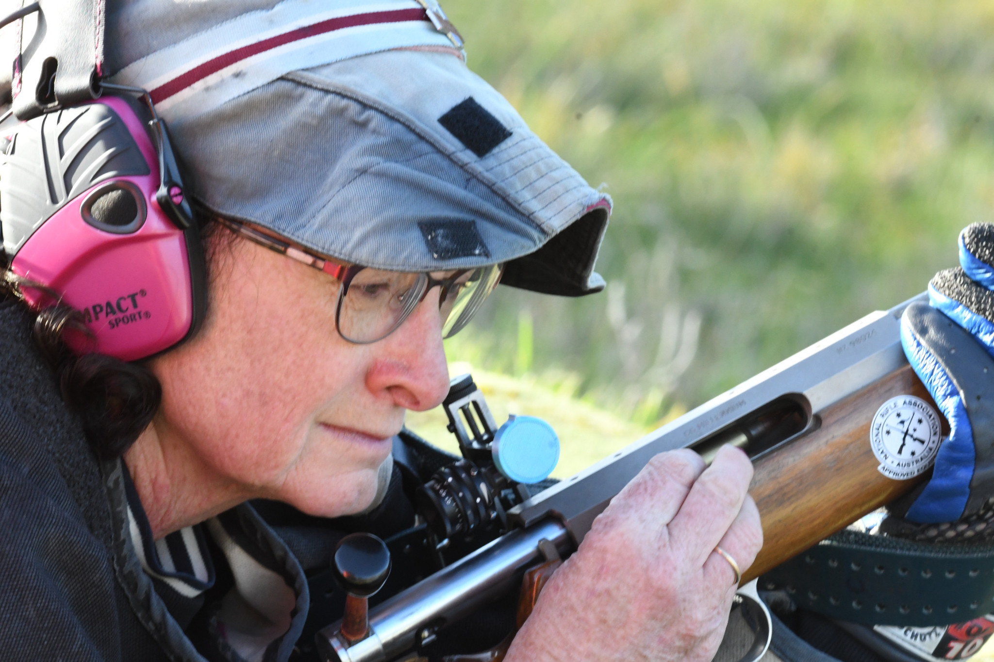 900 m range winner Warracknabeal Rifle Club’s Carolyn Nitschke loads her rifle. PHOTO: DAVID WARD